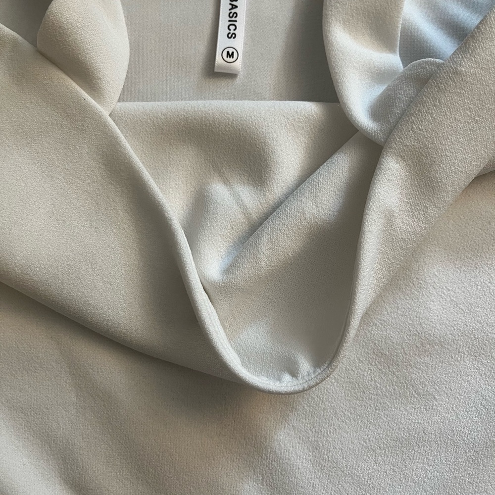 Lulu’s Medium Onesie Spaghetti Straps White Body Suit - Picture 2 of 3